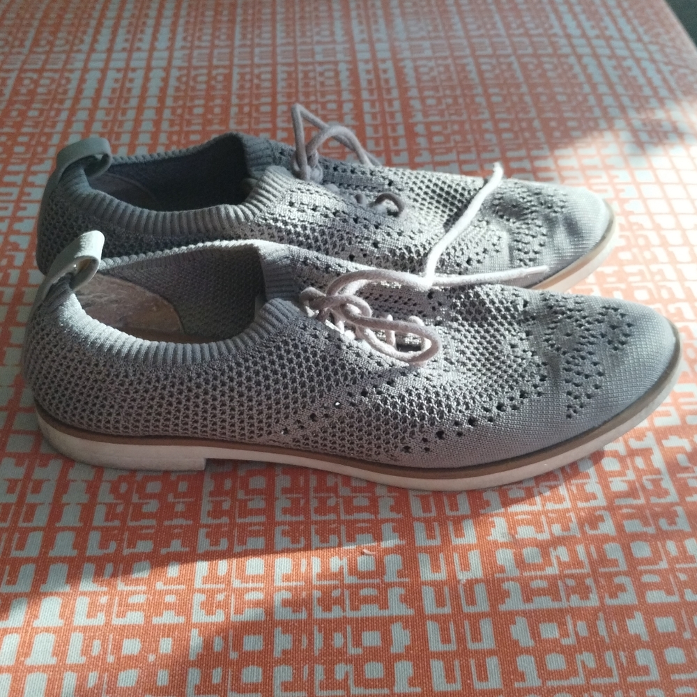 Women's flat shoes